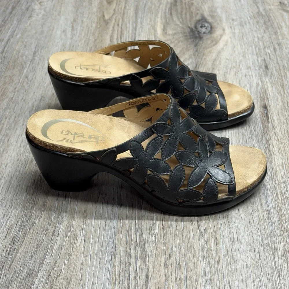 Dansko Clarissa Sandals Womens US 7.5-8 EU 38 Black Leather Floral Cutout